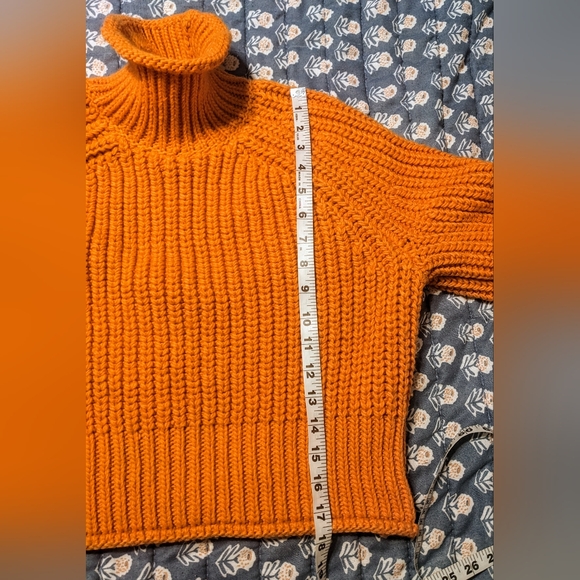 H&M Wool Blend Pumpkin Orange Cropped Turtleneck Sweater sz S - Picture 6 of 8